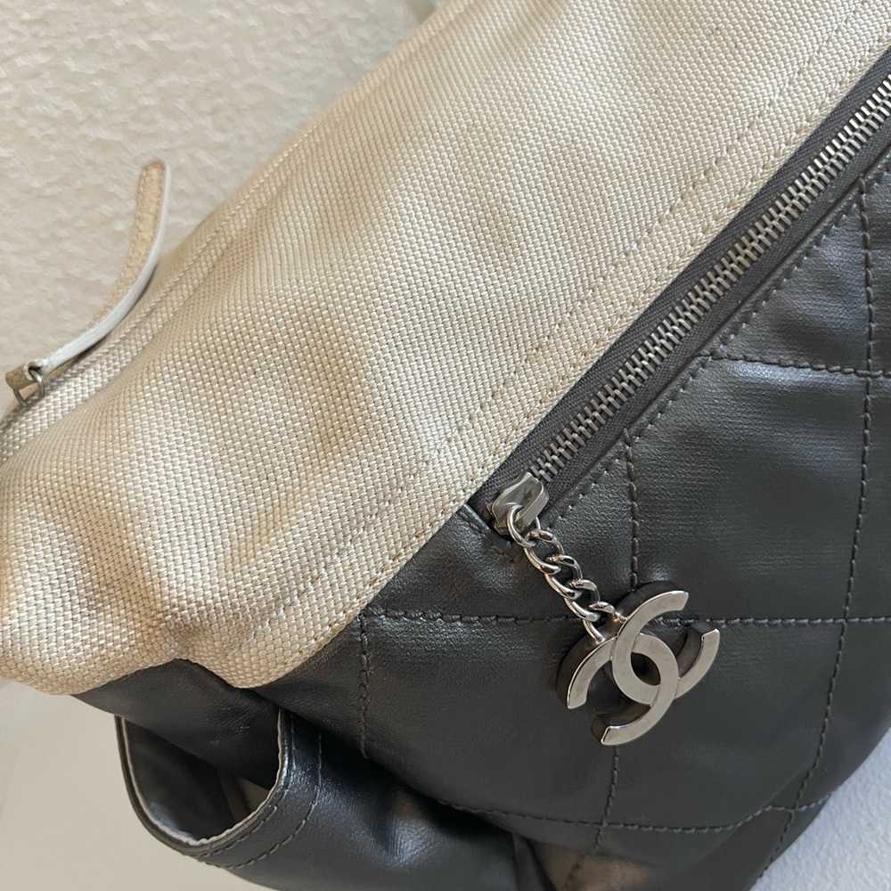 Chanel Two-Tone Patent Leather Shoulder Bag - - Picture 5 of 14